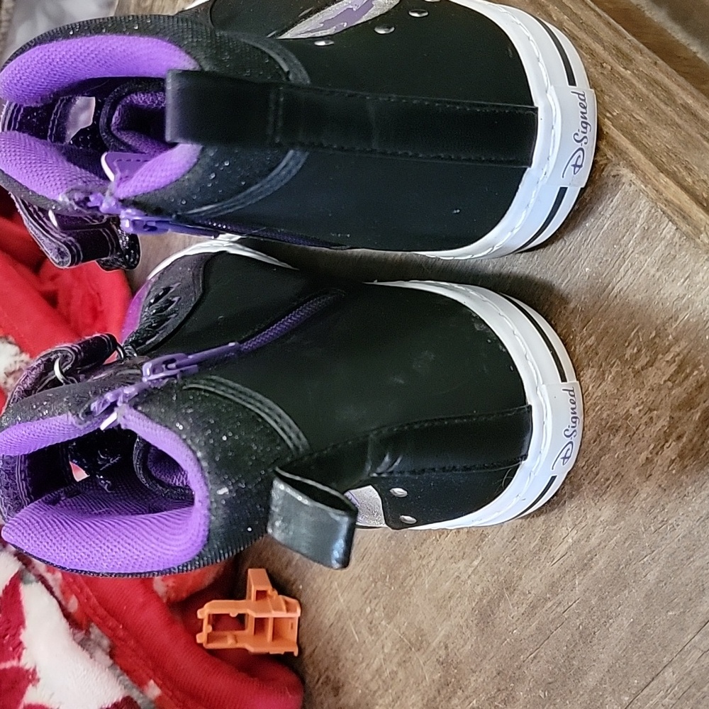 Shoes - Picture 5 of 5